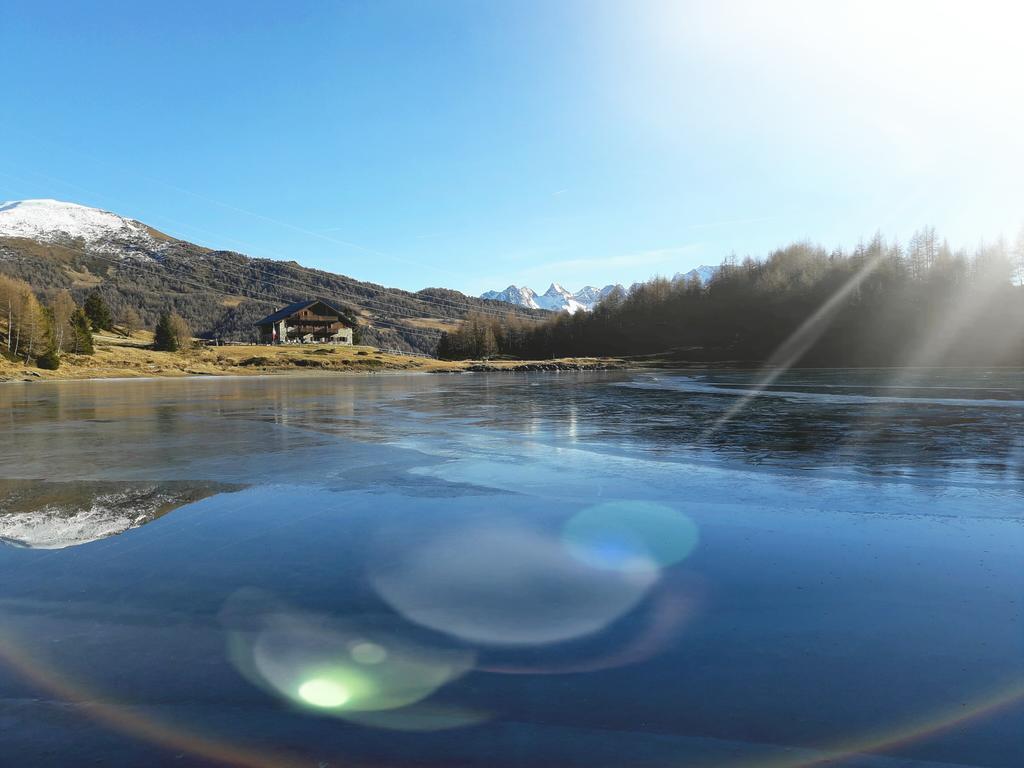 Rifugio Al Lago Del Mortirolo In Inverno Raggiungibile Solo A Piedi Monno Exterior foto